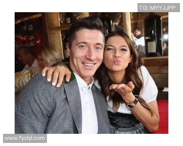 日本足球球星太太生活曝光：背后支持与家庭背负的故事揭秘